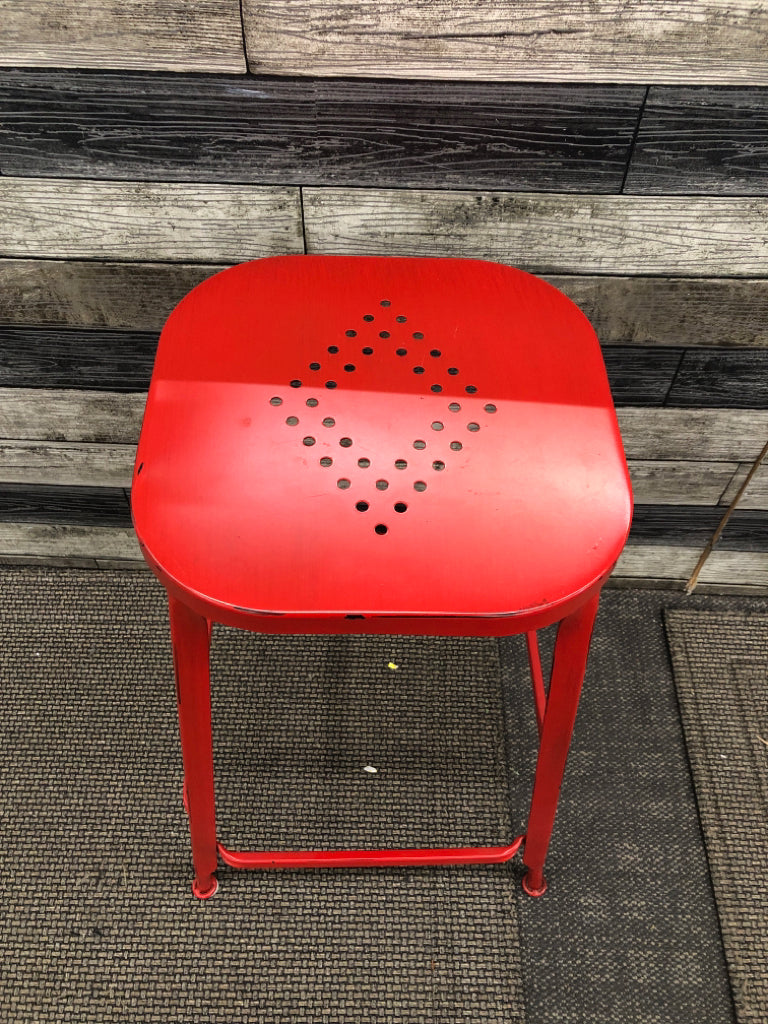 RED METAL STOOL.