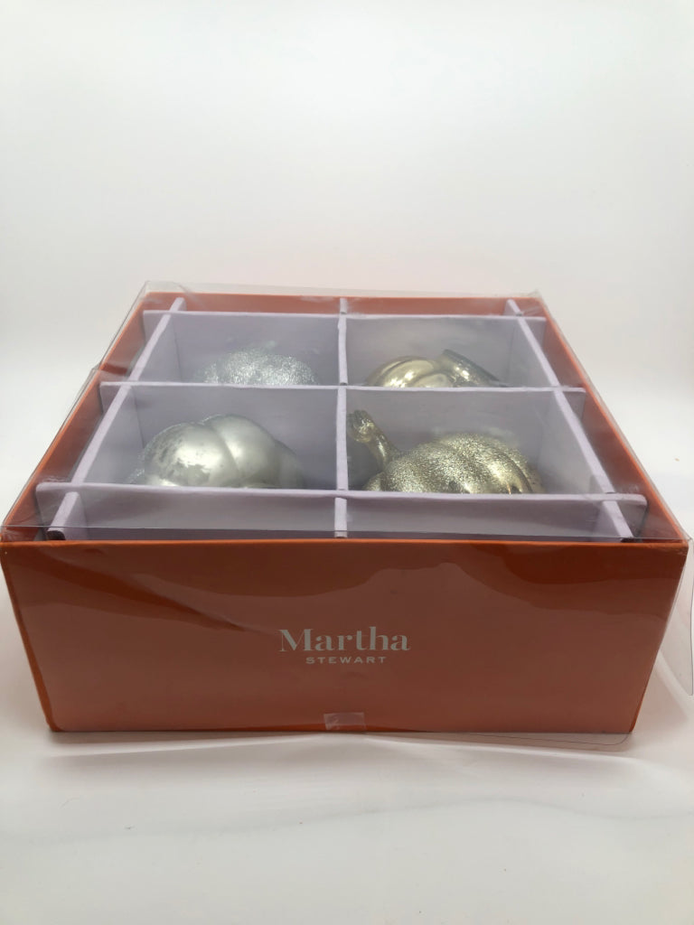 4 MARTHA STEWART SILVER/GOLD PUMPKIN FIGURES IN BOX.