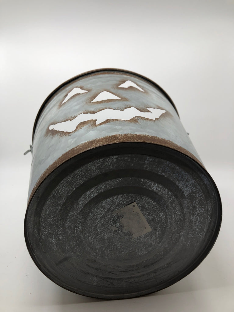 METAL JACK-O-LANTERN PAIL.