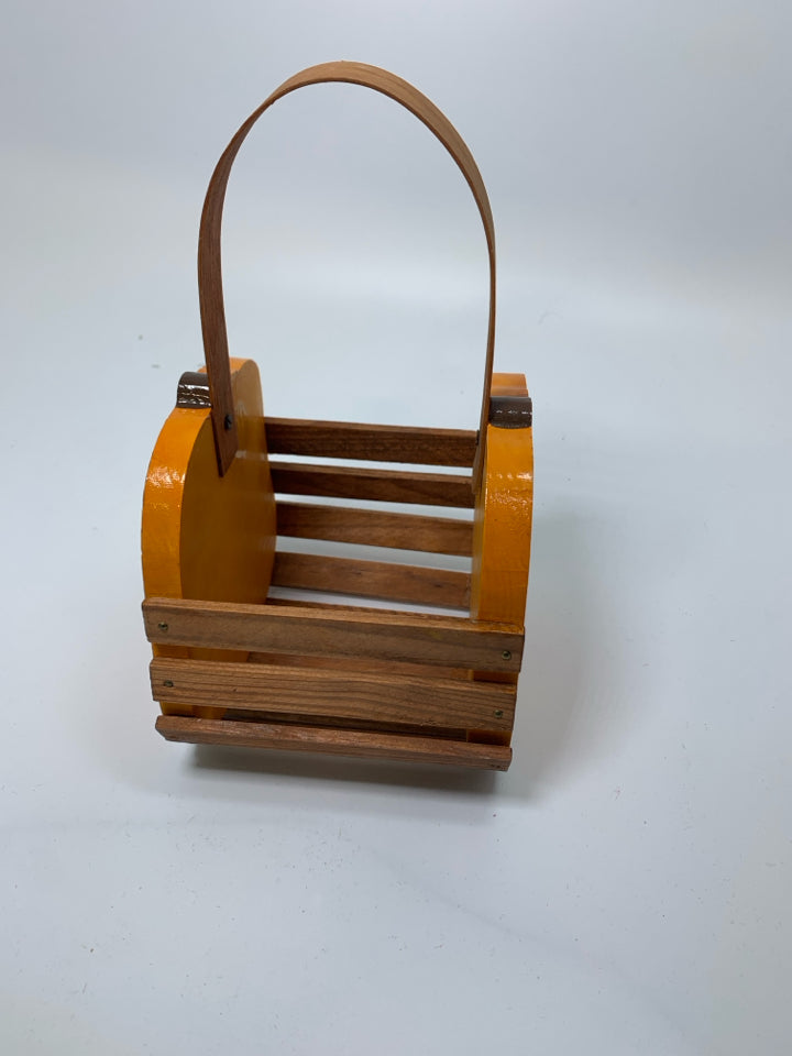 ORANGE WOOD PAINTED PUMPKIN SMALL BASKET.