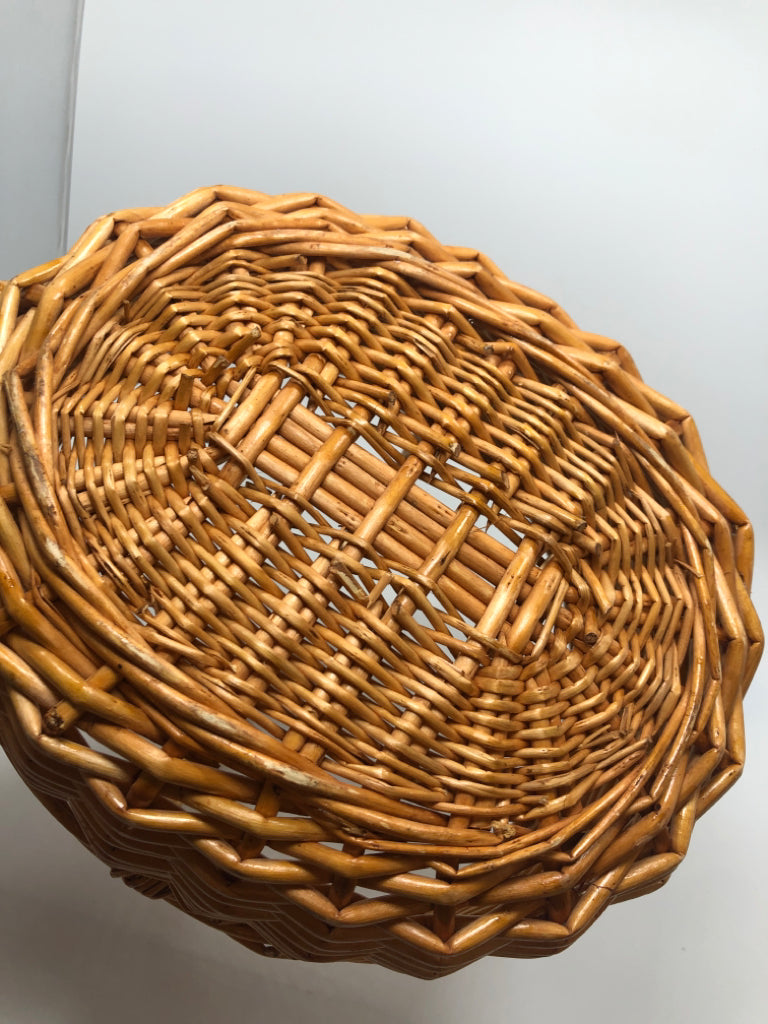WICKER BASKET.