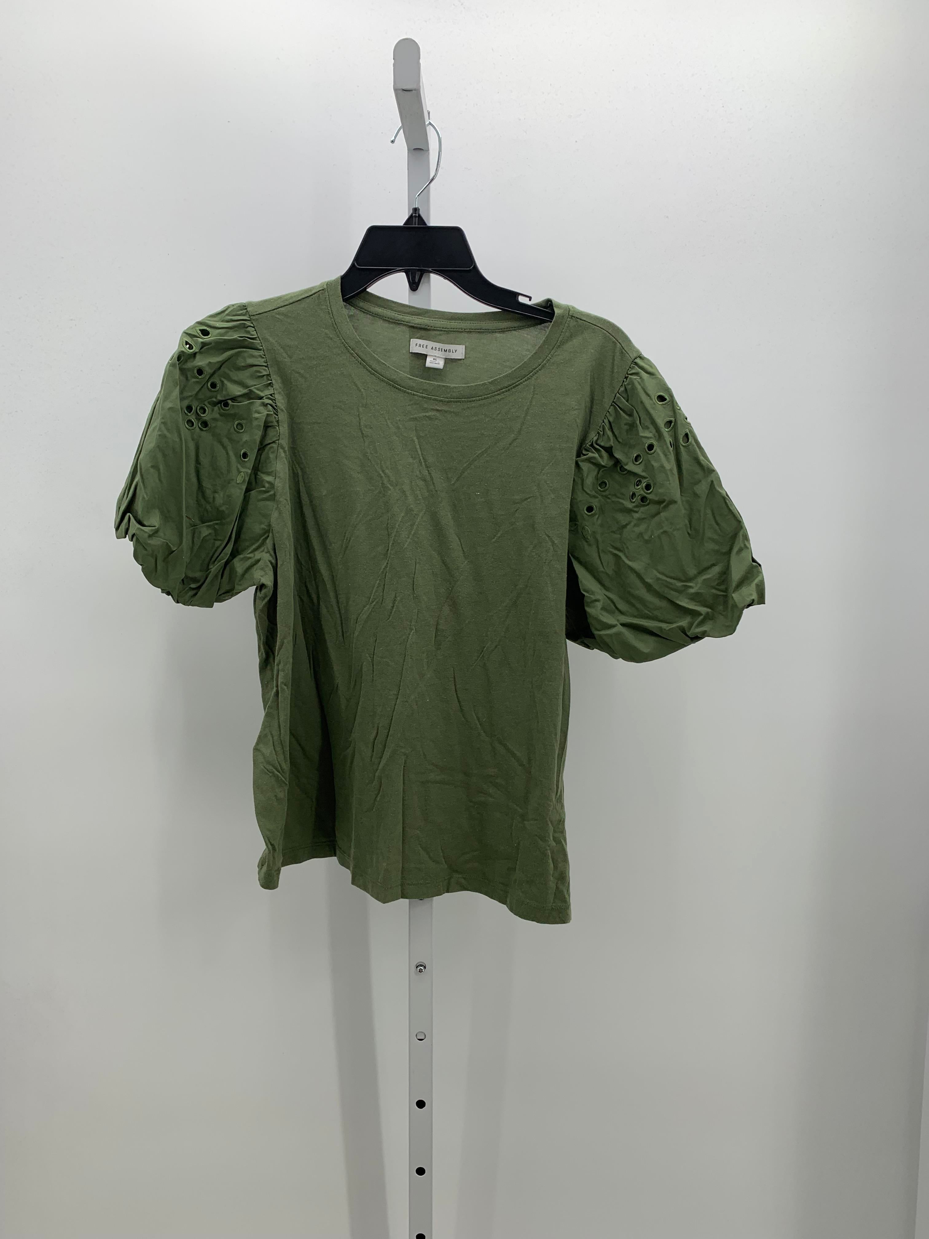 Free Assembly Size Extra Large Misses Short Sleeve Shirt