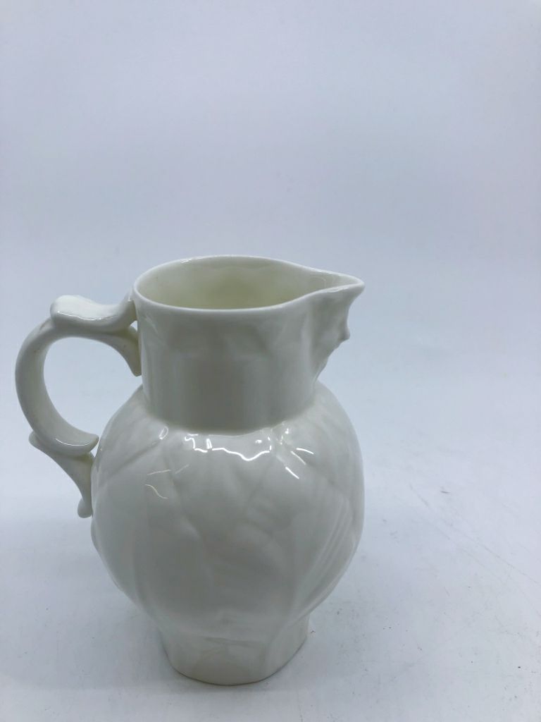 VTG WHITE ROYAL WORCESTER PITCHER.