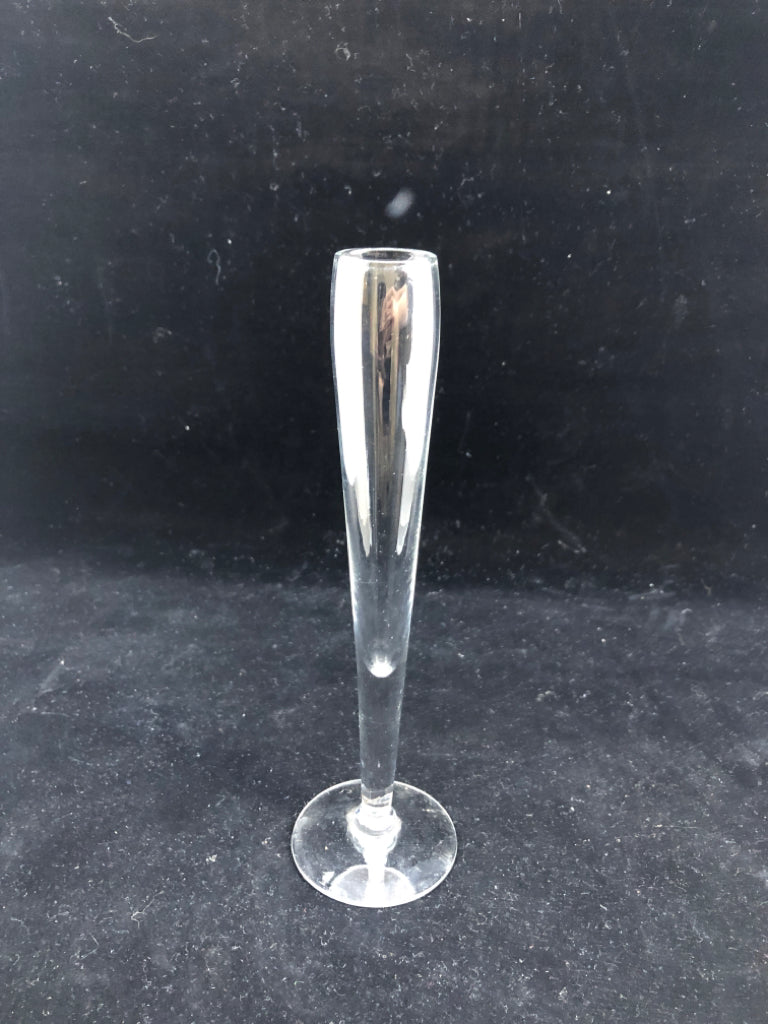 SKINNY FOOTED BUD VASE.