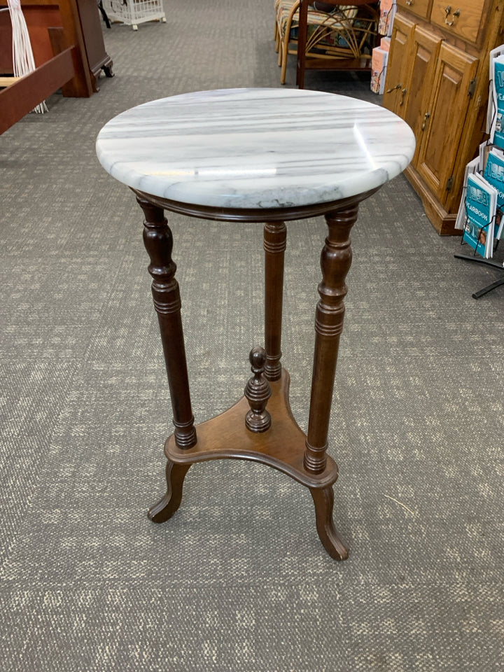 MARBLE TOP WOODEN END TABLE.