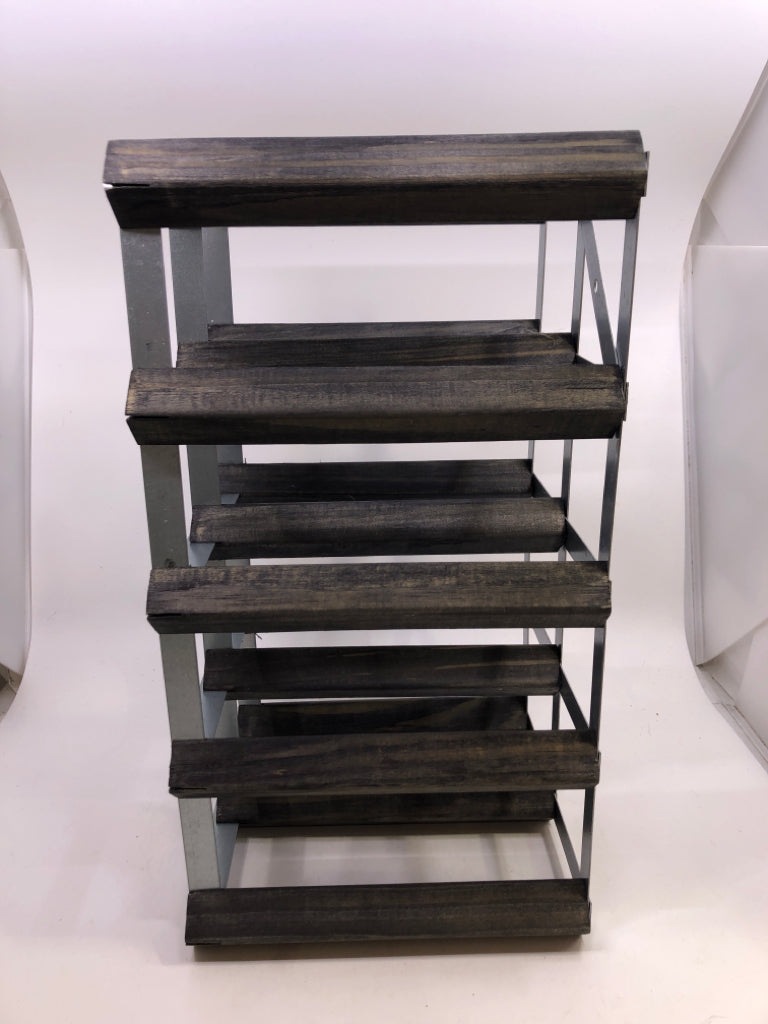 GRAY STAINED WINE HOLDER WITH METAL.