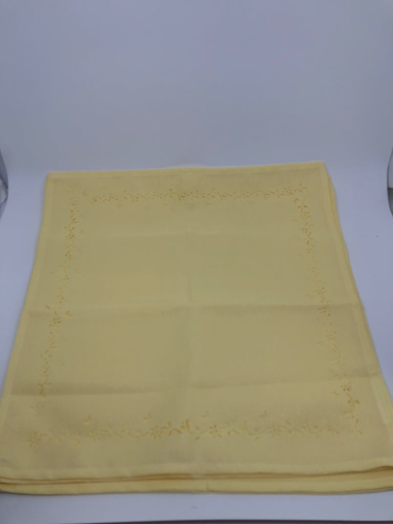 4 YELLOW NAPKINS.