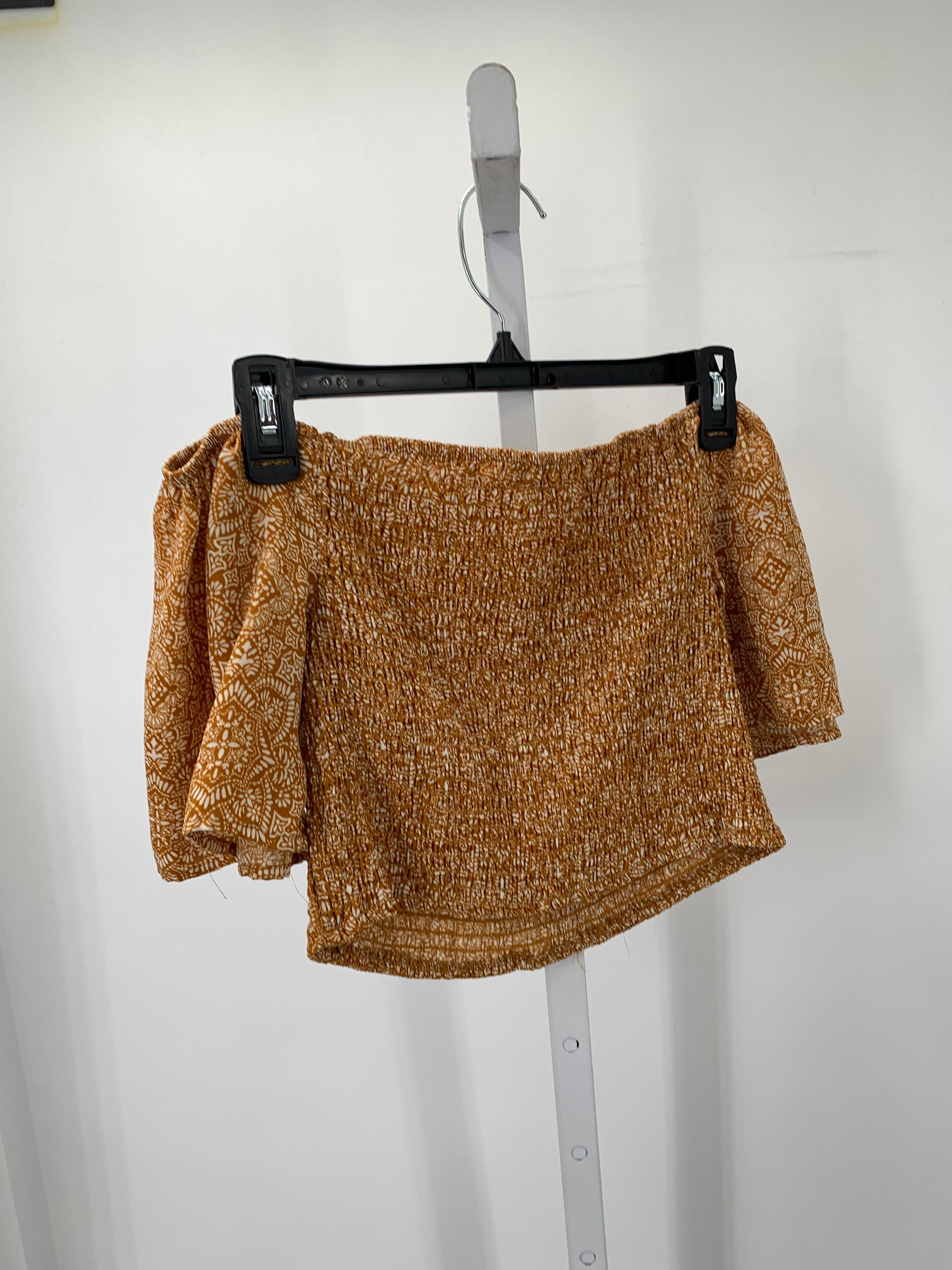 Size Medium Juniors Short Sleeve Shirt