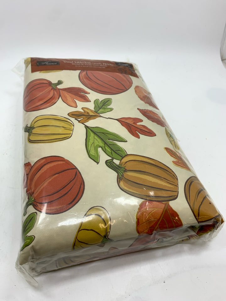 NIP PUMPKIN VINYL TABLECLOTH.