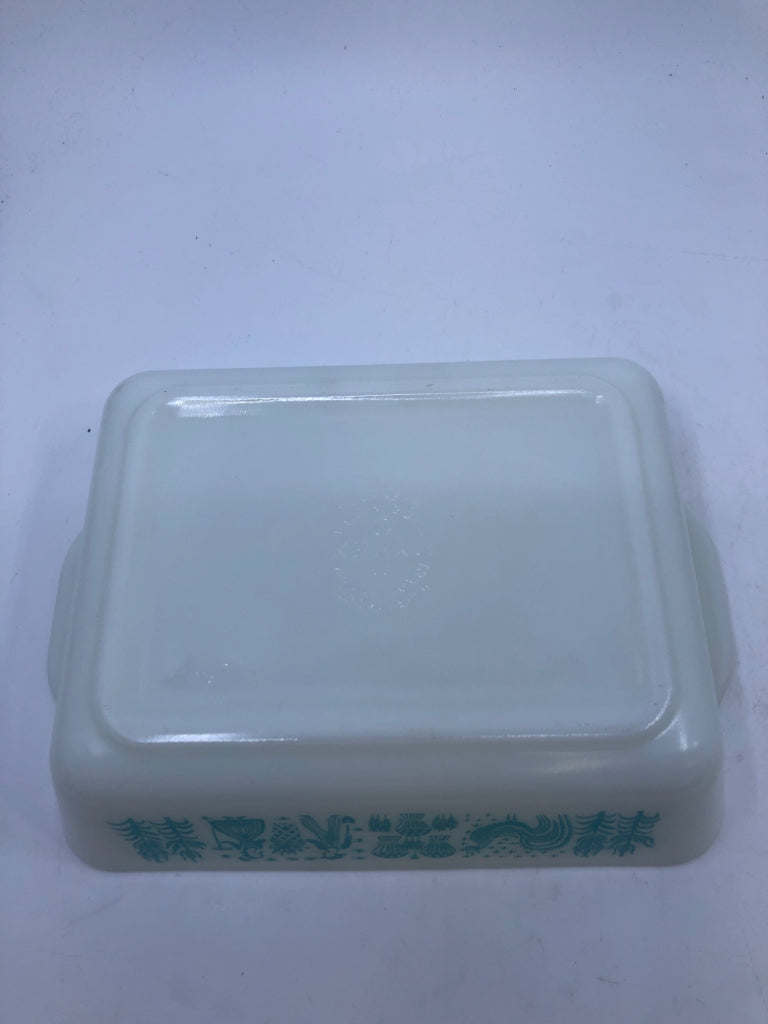 VTG PYREX AMISH BUTTERPRINT FRIDGE DISH W LID.