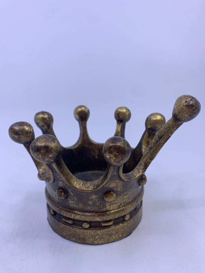 SMALL CROWN CANDLE HOLDER.