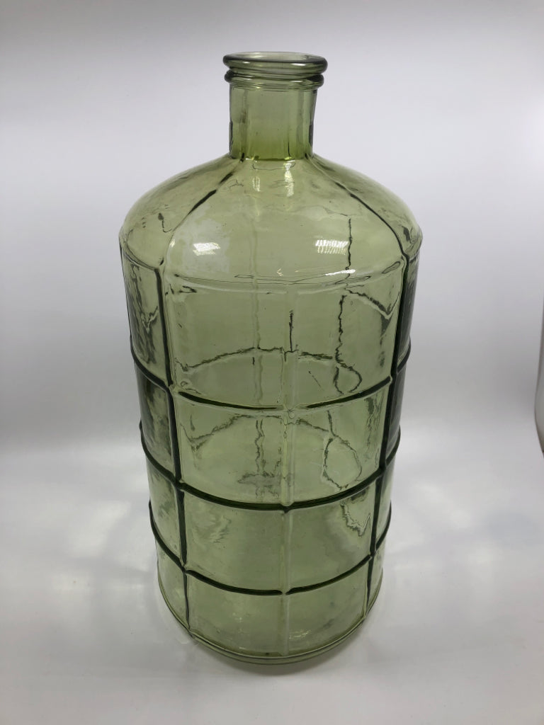 TALL GREEN GLASS WINDOWPANE VASE.