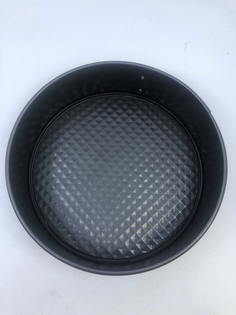 MID SIZE SPRING FORM PAN.