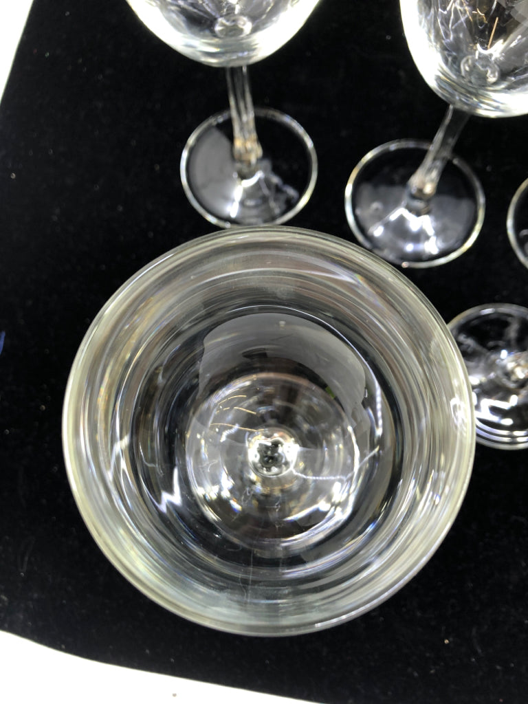 6 WINE GLASSES.