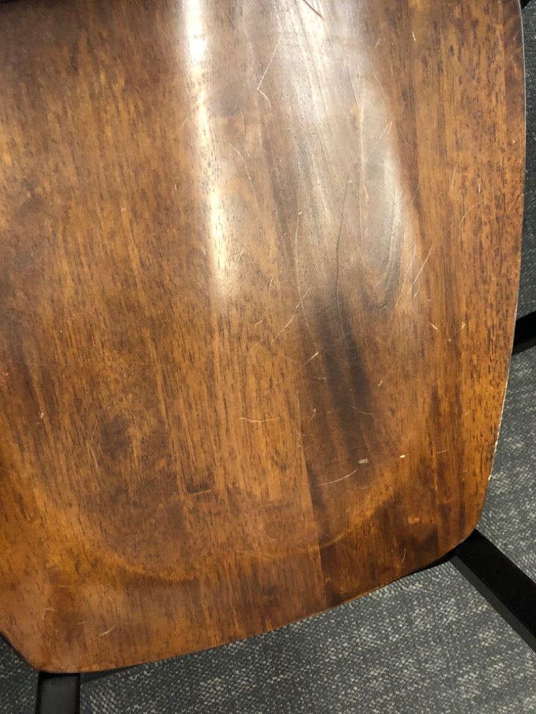 2-TONED WOOD & BLACK DINING ROOM TABLE W/6 CHAIRS.