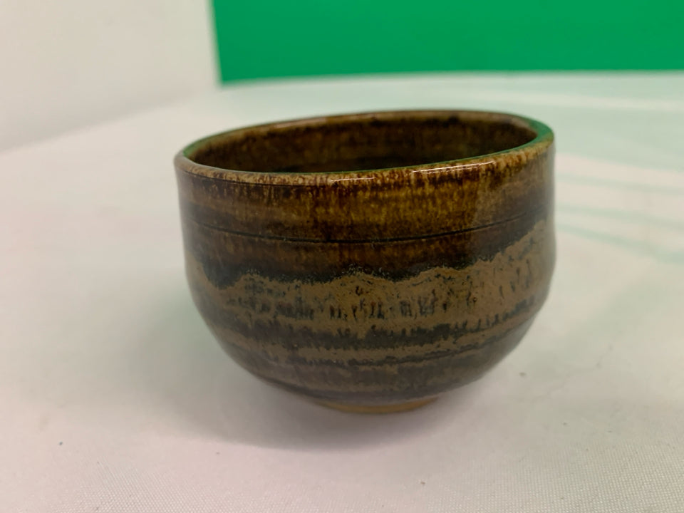 SMALL BROWN POTTERY BOWL.