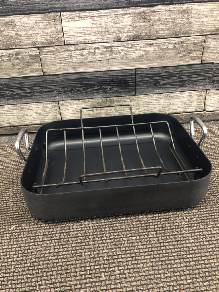 2 PC METAL ROASTING PAN W/ INSERT.