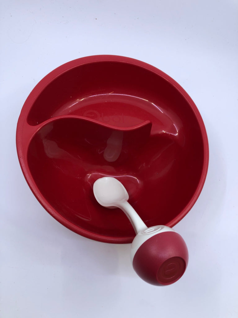 2 GREEN & RED KIDS BOWLS WITH SPOONS.