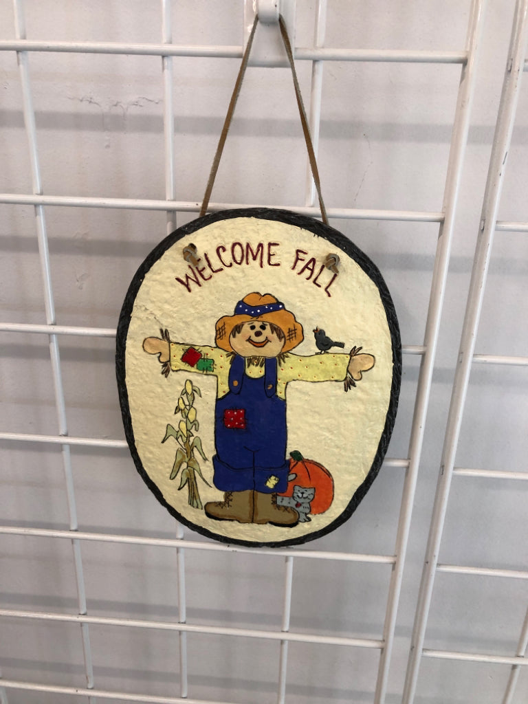 WELCOME FALL SCARECROW WALL HANGING.