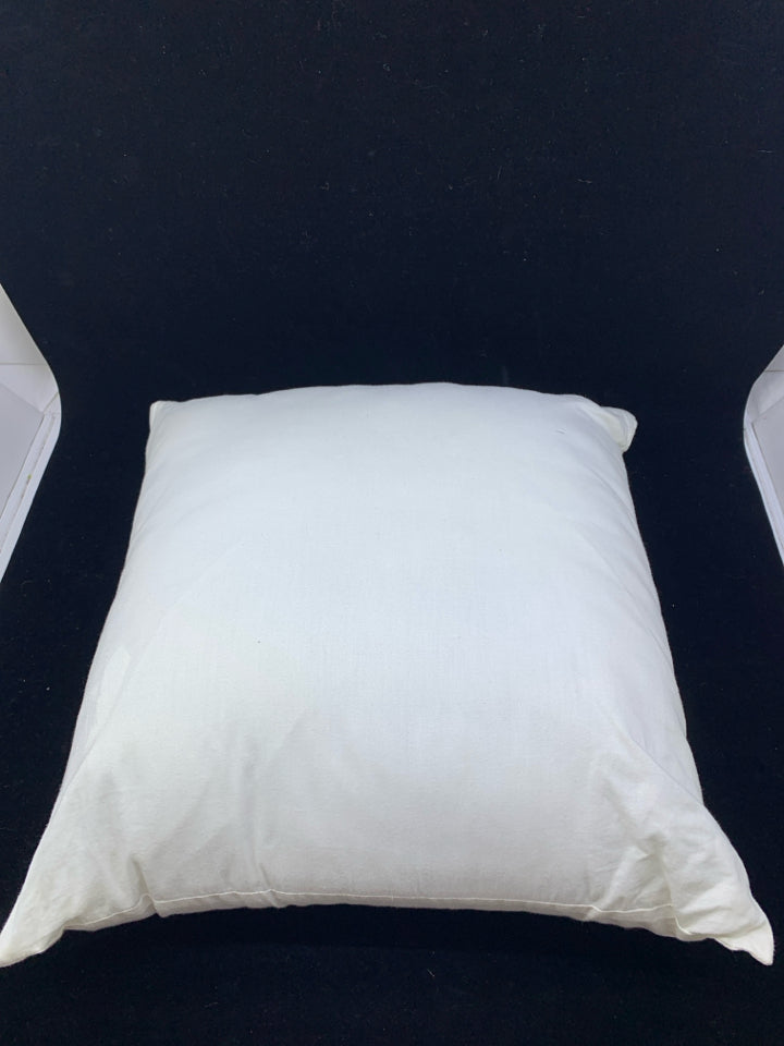 SQUARE WHITE PILLOW W/BLUE FLOWER.