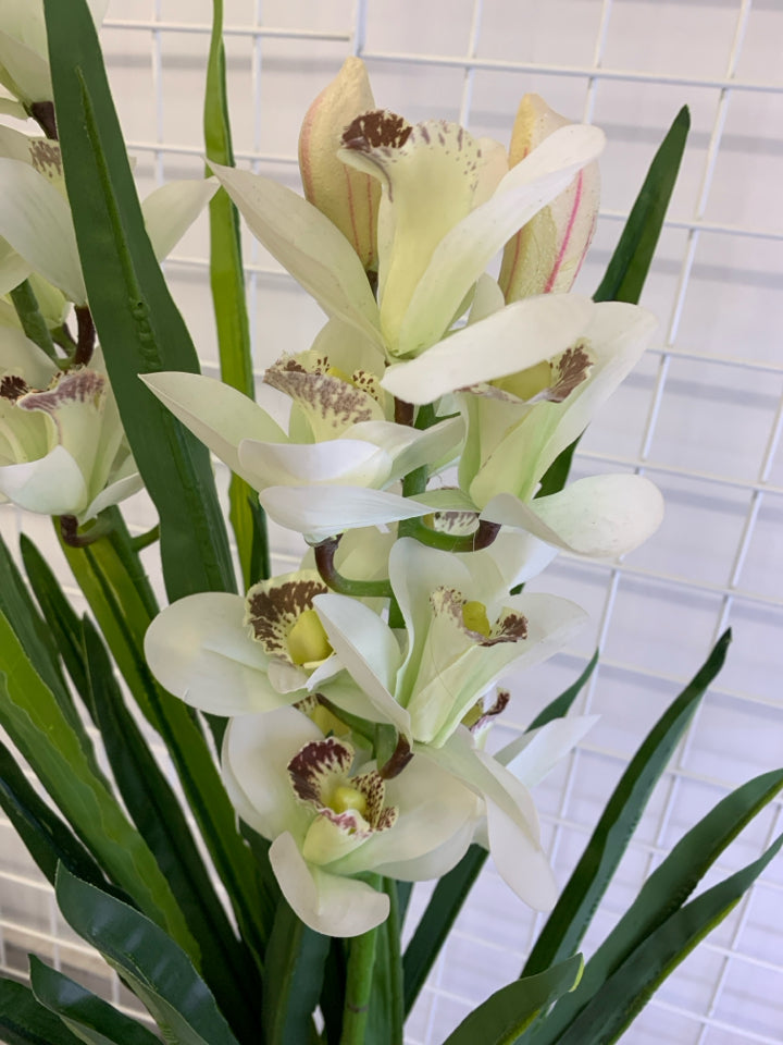 FAUX ORCHID IN BLACK BASE.