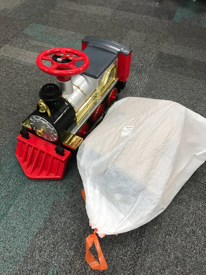 FAO SCHWARZ RIDE-ON RAILWAY WITH TRACKS AND CHARGING CORD