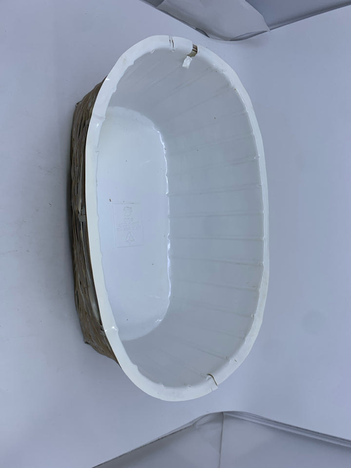 WHITE PLANTER BASKET.