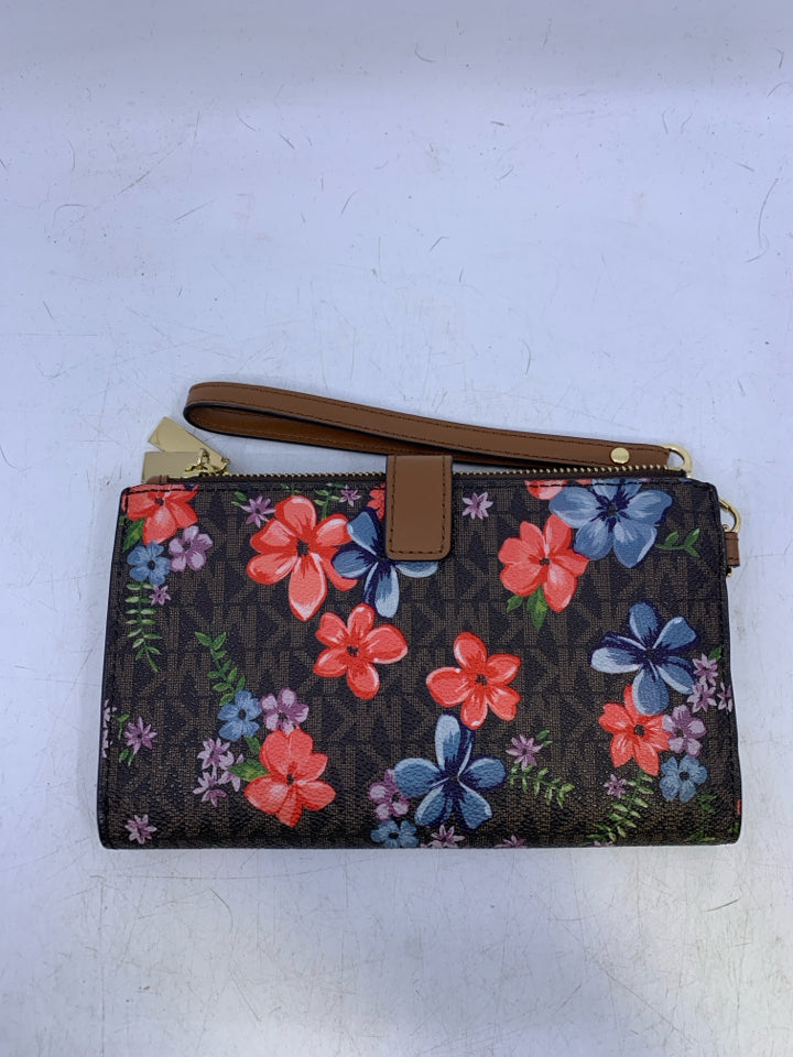 Michael Kors Jets Set Double Zip Floral Wristlet *Minor Interior Wear/Marks