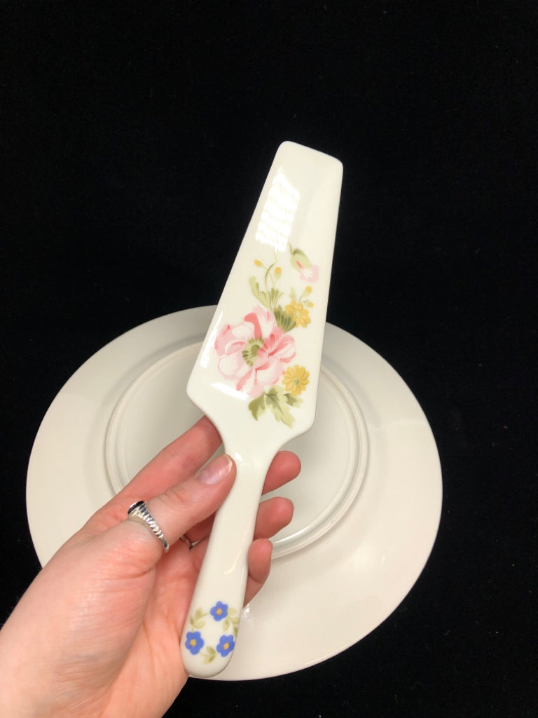 FLORAL PORCELAIN SERVING PLATE W/MATCHING SERVER.