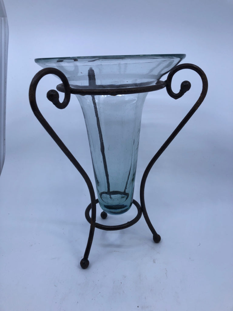 BLOWN GLASS VASE IN METAL STAND.