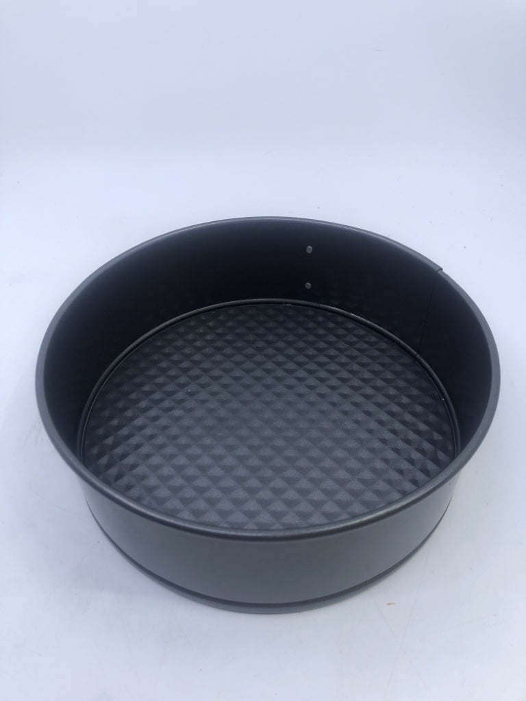 MID SIZE SPRING FORM PAN.