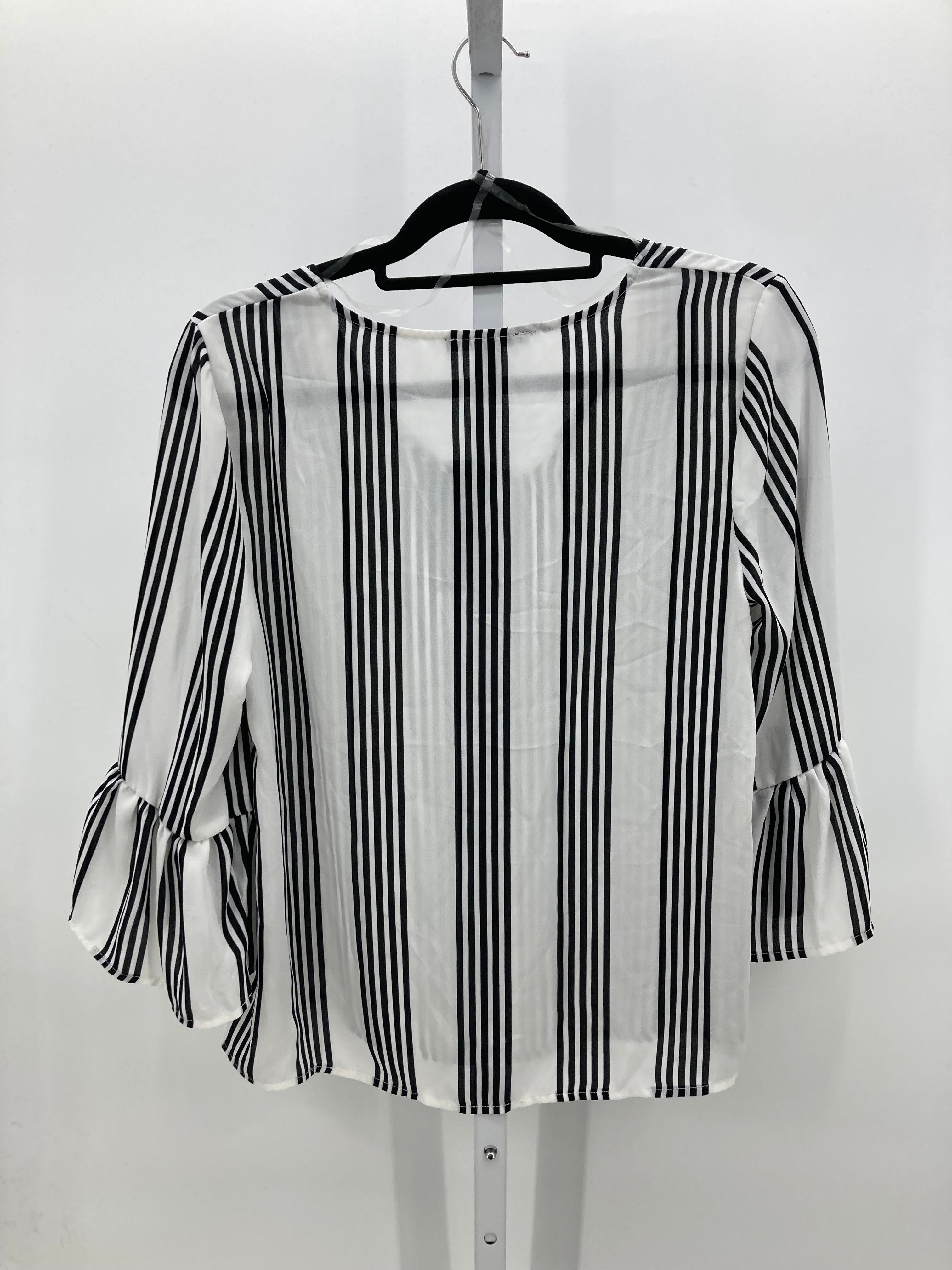 Size Medium Misses 3/4 Sleeve Shirt