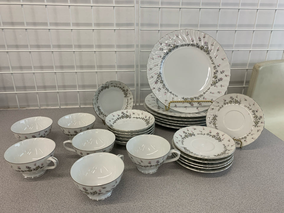 24pc VTG STYLE HOUSE FLORAL FINE CHINA SET- svc 6.