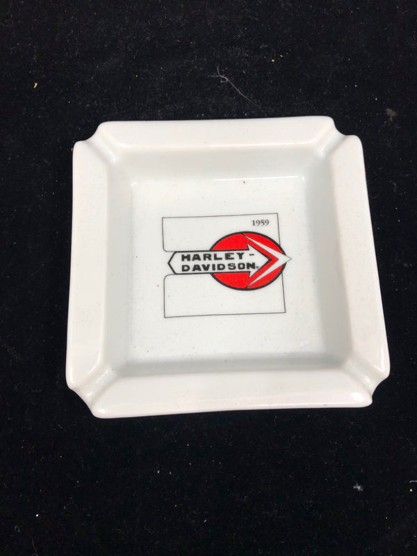 WHITE HARLEY DAVIDSON ASHTRAY 1959.