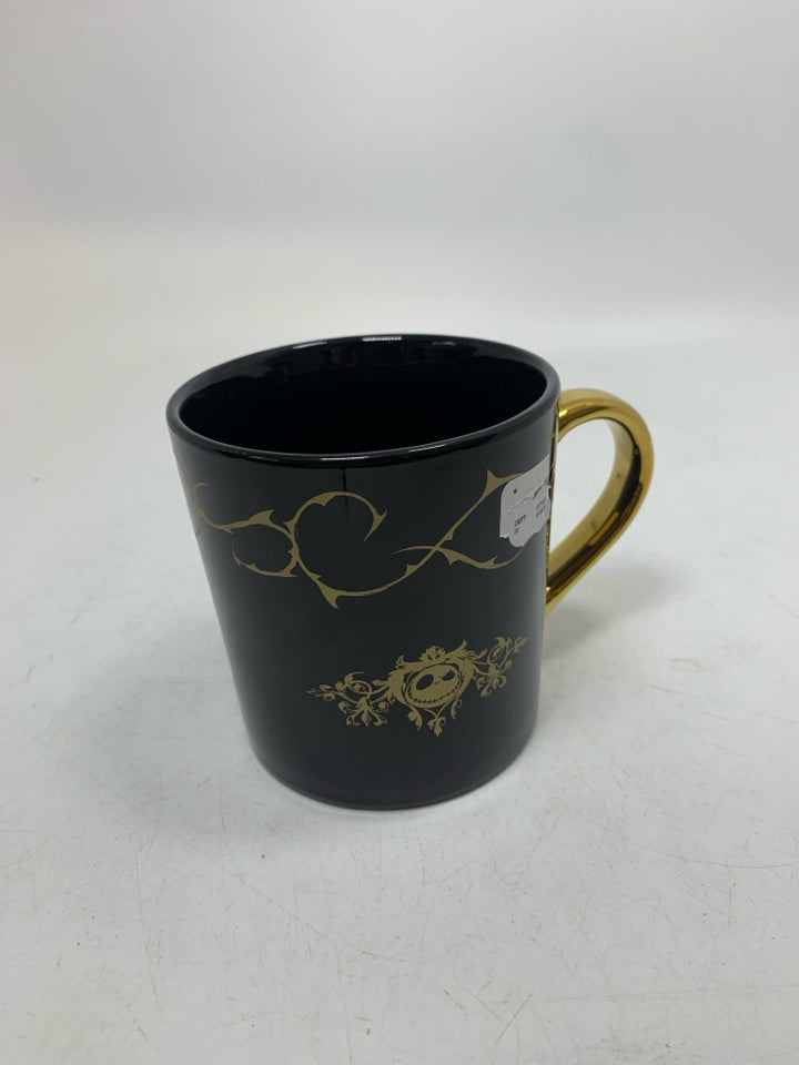 NIGHTMARE BEFORE CHRISTMAS MUG GOLD DETAILS.