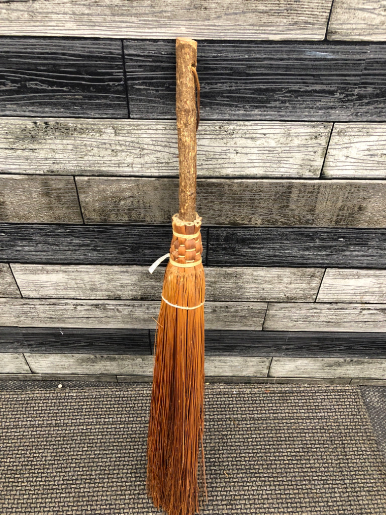 VTG BEREA COLLEGE FAUX BROOM DECOR.