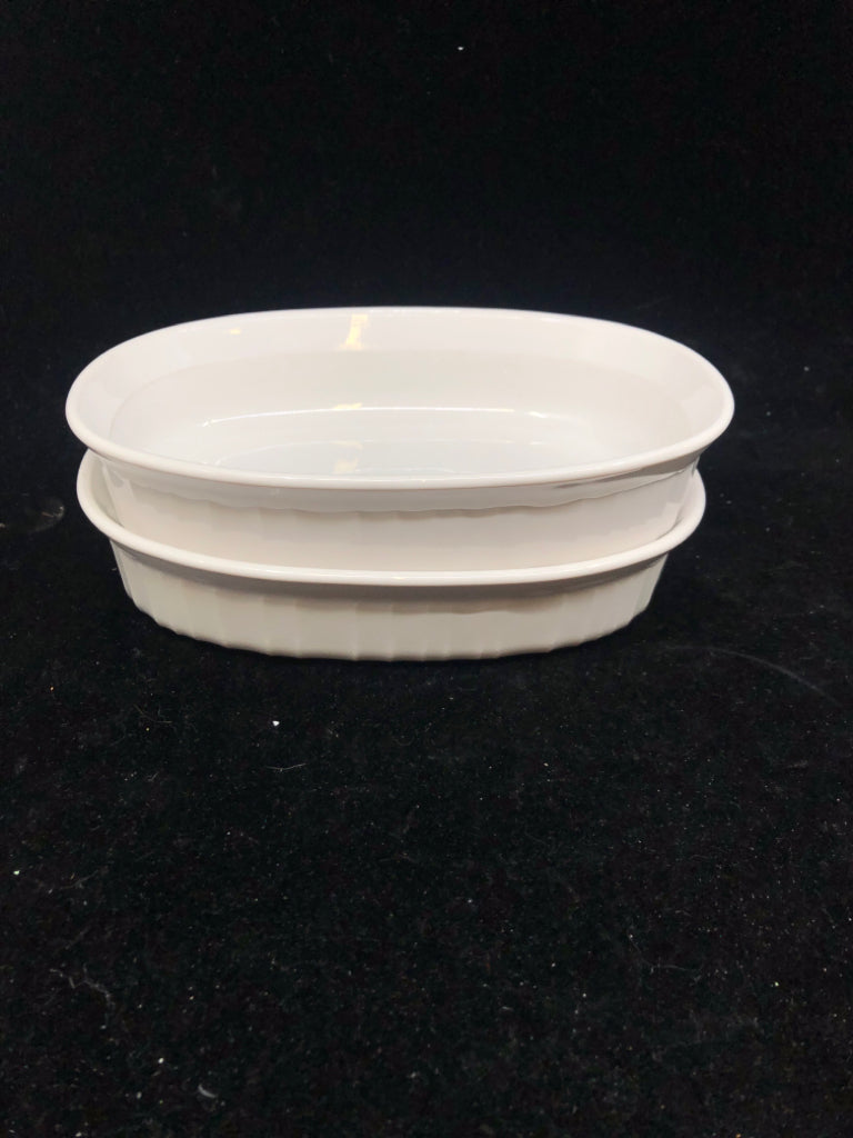 2 WHITE OVAL CORNING WARE BAKING DISHES.