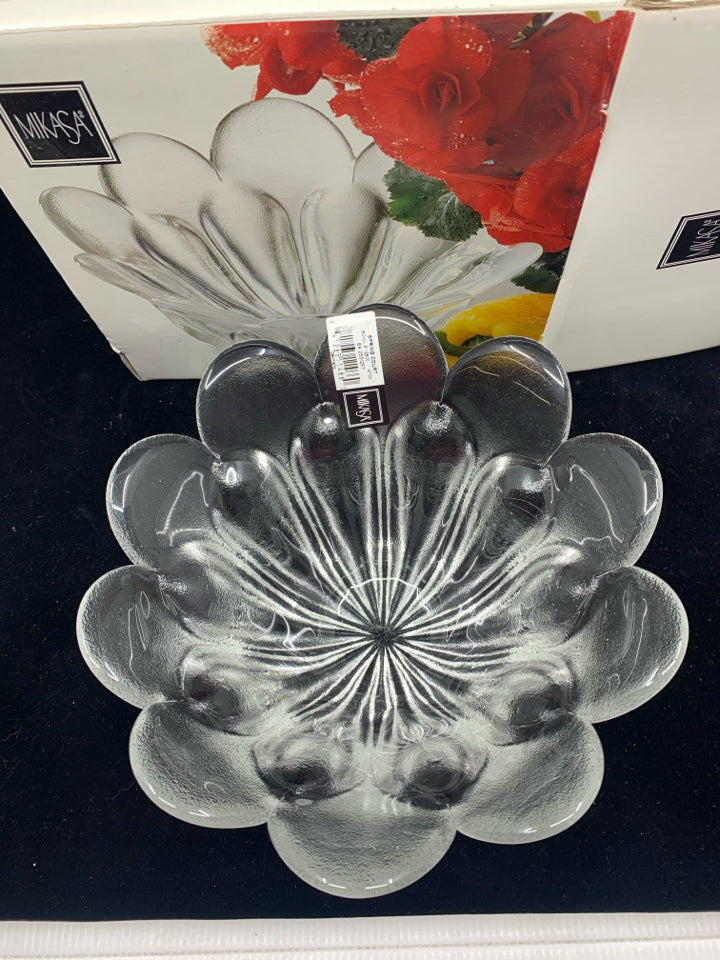 MIKASA FLOWER SHAPED BOWL.