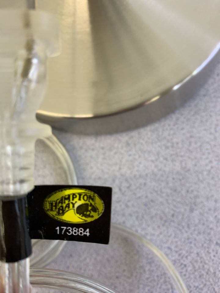 METAL STUDY LAMP ADJUSTABLE.