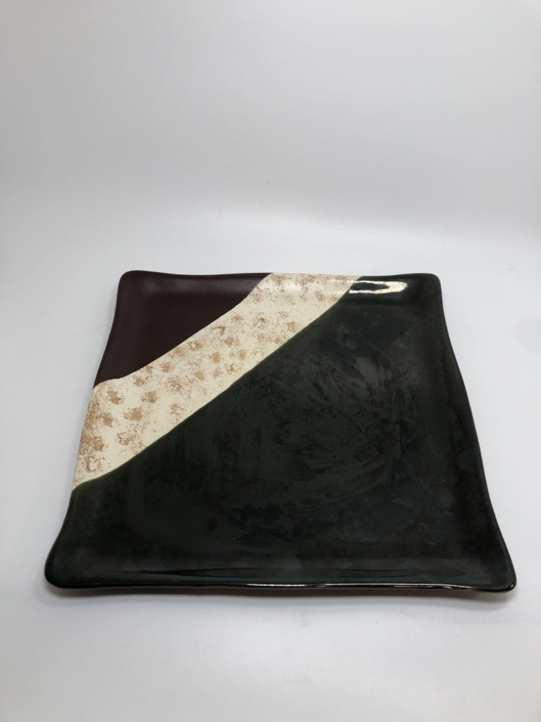 ELITA SQUARE DECORATIVE PLATE.