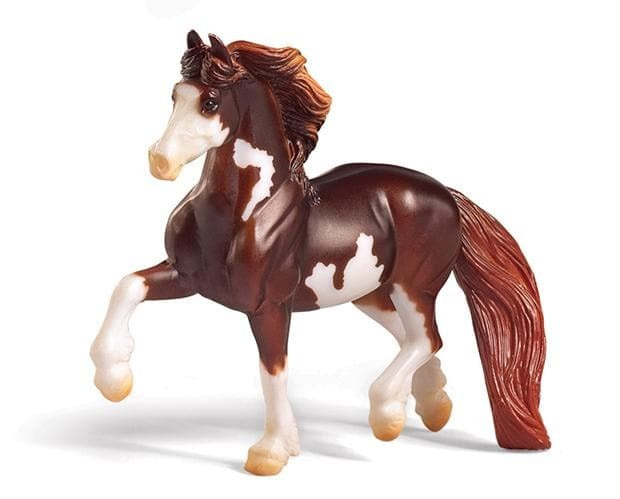 Breyer Farms Red Stable Playset