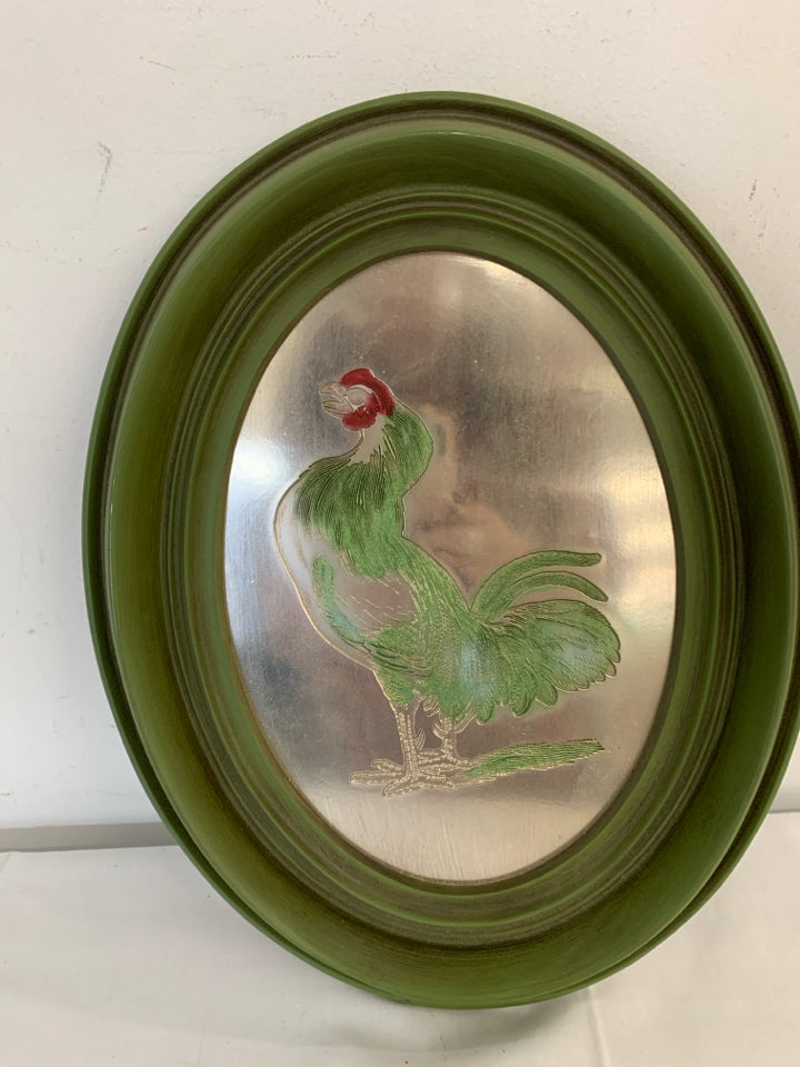 VTG OVAL CARVED ROOSTER WALL HANGING.