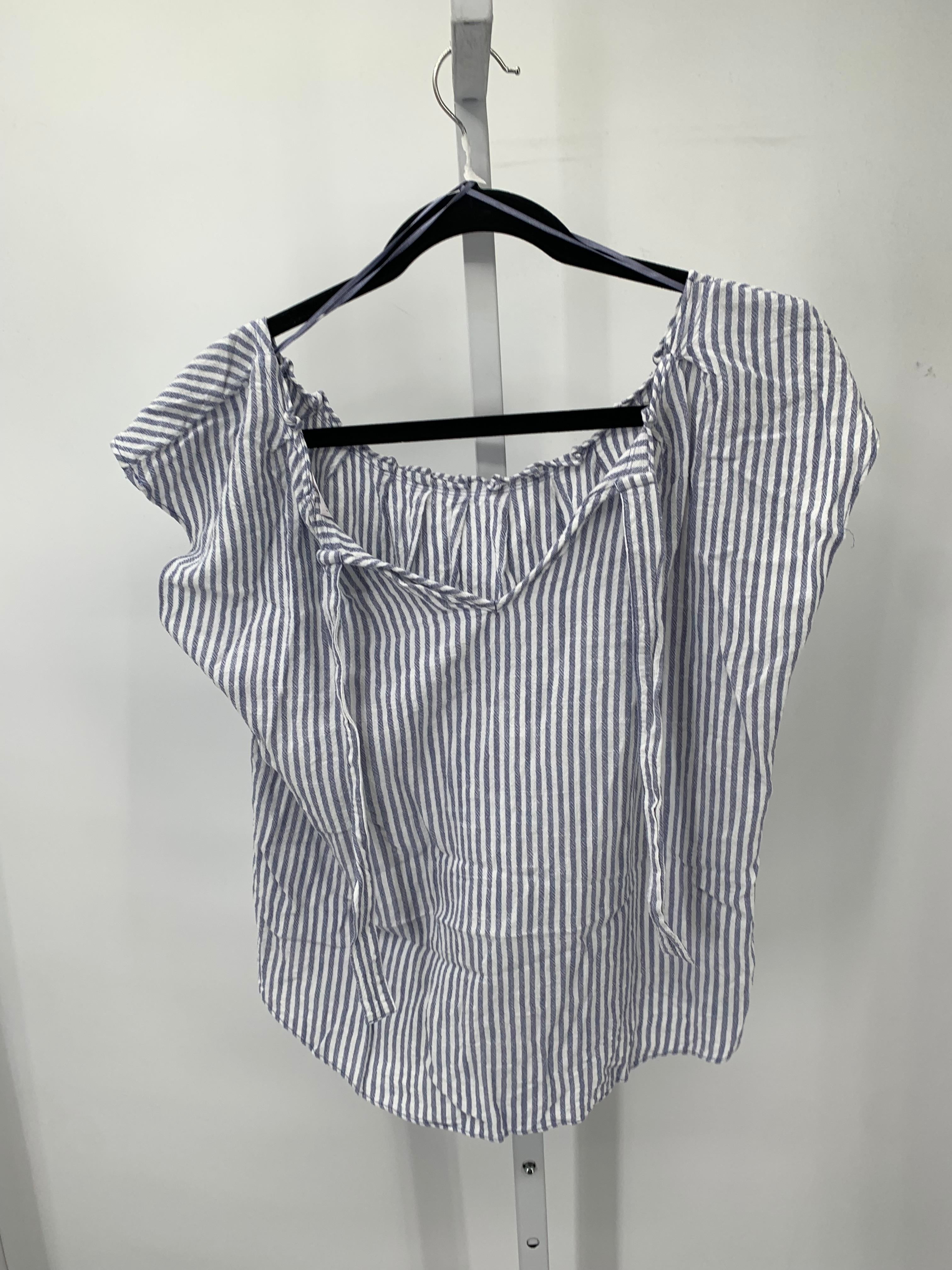 Lauren Conrad Size Medium Misses Short Sleeve Shirt