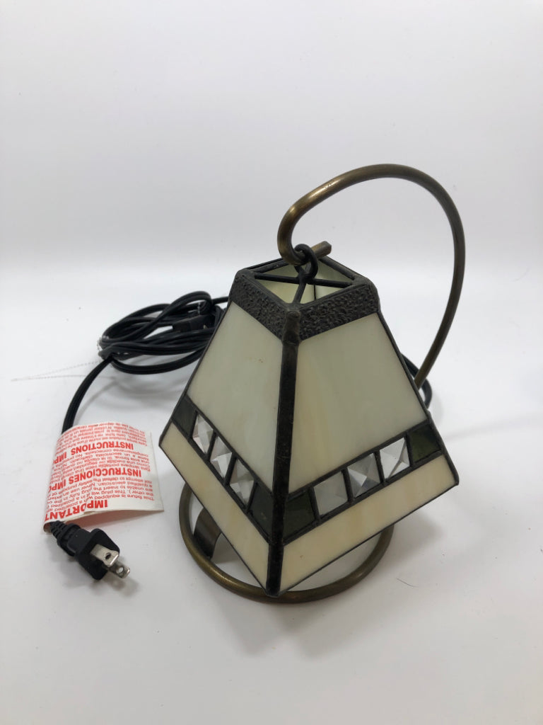 SM STAINED GLASS LANTERN LAMP.