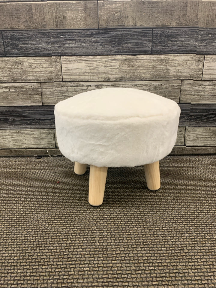 SOFT WHITE FOOT STOOL.