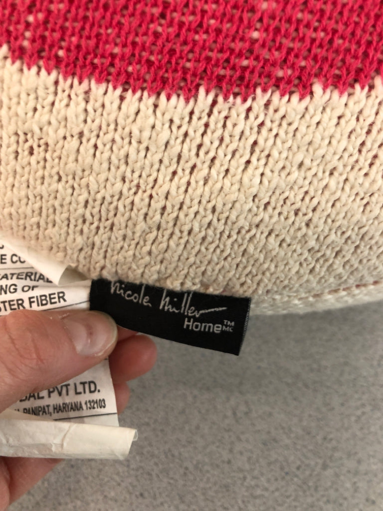 PINK SMILE KNITTED PILLOW.