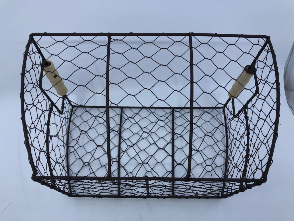 BROWN CHICKEN WIRE BASKET W WOOD HANDLES.