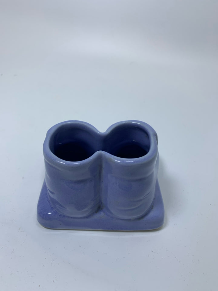 VTG POTTERY BABY SHOES.