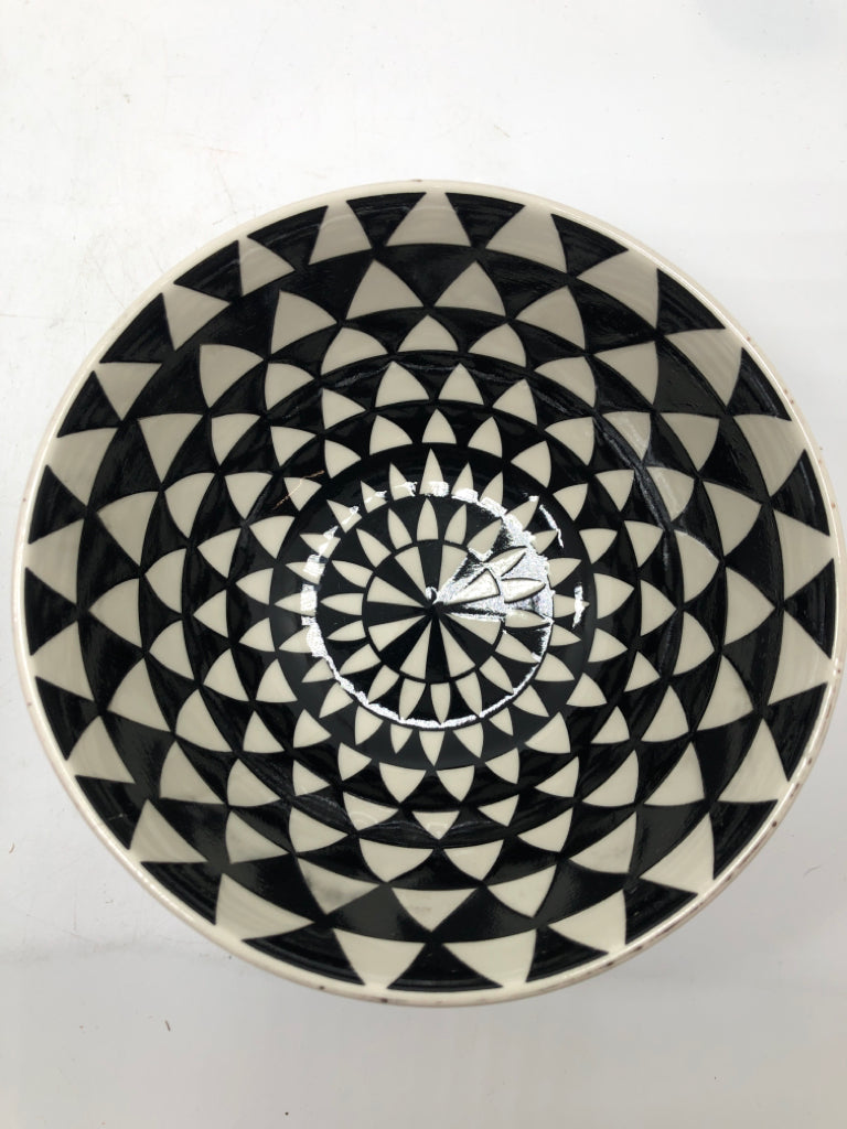 12PC THYME & TABLE GEOMETRIC DINNER SET-SVC 4.