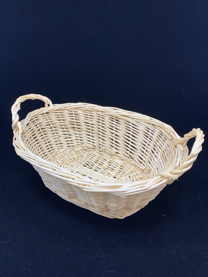 LIGHT OVAL BASKET W/WOVEN HANDLES.